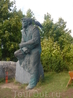 а это уже памятник писателю Юханы Смуулу (так он переделал свою настоящую фамилию Шмуль), который родился на острове Муху