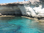 одна из пещер на пути в Протарас, маленькие лодочки туда могут заплывать :)