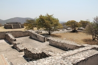 По предположениям археологов, за этими стенами находились жилые постройки.