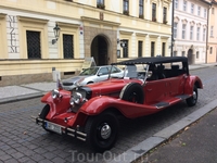 На таких автомобилях можно покататься по Праге.