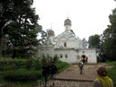 Храм Архангела Михаила. Это из за этой церкви село и усадьбу назвали Архангельским. Церковь 17 века, действующая
