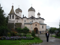Церковь  Филиппа  Апостола  и Николая  Чудотворца-две  в одной,что  не  характерно  для Новгорода,построены в 1527-1528 годах  новгородскими  и  московскими ...