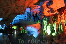 Вход в 11 км. пещеру Хуалун. Или как ее еще называют, пещеру "Желтого Дракона"