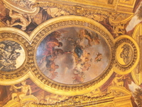 в Версале потрясающей красоты потолки