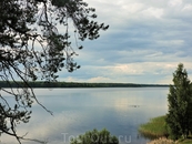 Вода в озере теплая, кто-то даже купался