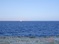 Вид на Красное море с пляжа отеля