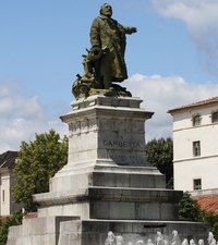 Памятник Леону Гамбетте 