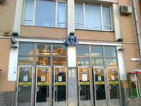 Место, знакомое каждому москвичу, побывавшему в Питере: вход в метро у Московского вокзала. Место, знакомое каждому москвичу, побывавшему в Питере: вход в метро у Московского вокзала.