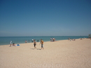 В мае пляж не так сильно "перенаселен" как в другие месяцы сезона. Пляж чист, воздух свеж и обстановка безмятежна