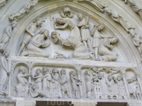 Барельеф на стене аббатства Сен-Дени, изображающий казнь святого Дионисия Ареопагита (Сен-Дени по-французски), одного из 70 апостолов 