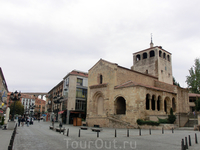 Iglesia de San Martín находится недалеко, через площадь.