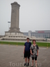 Памятник на площади Тяньаньмэнь.
