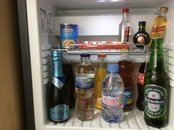 в мини-баре тоже полный порядок. Хочется отметить, что бутылку питьевой воды отель предоставляет бесплатно.