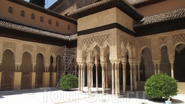 Granada - Alhambra Львиный дворик (на реставрации)