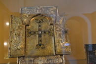 Эчмиадзин
В музее представлены уникальные святые мощи. Одним из наиболее известных сокровищ является Святой Гегард (копье), который пронзил бок Христа ...