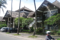 Бали/ деревня Буалу. Здесь расположены разные ресторанчики и торговые лавки.