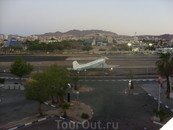 Вид из окна отеля в Эйлате.
Аэропорт в центре города и на берегу моря))