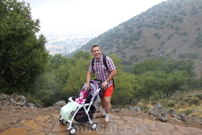 почти пришли. Мама не дошла, сказав, что подождет на середине горы на каменной скамеечке под деревом )
В пещере лишь один зал, заполненный сталактитами ... почти пришли. Мама не дошла, сказав, что подождет на середине горы на каменной скамеечке под деревом )
В пещере лишь один зал, заполненный сталактитами ...