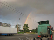 Радуга над Петрозаводском. Снято "благодаря" одной растяпе, которая проспала и нагоняла нас на такси. Стояли мы где то на окраине Петрозаводска.