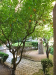 Мандариновое дерево. Внутренний дворик в Картезианском монастыре в Вальдемоссе