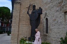 Памятник Святителю Николаю в Русском подворье