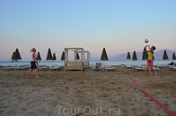 В тот вечер на пляже у отеля наша команда вырвала победу у парочки из Румынии!!!!! УРАААА!!!