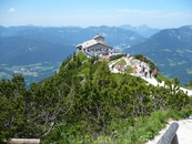 Орлиная гора,Кельштайн,Лысая гора,чайный домик Гитлера-так знаменит своим месторасположением,кстати Гитлер желал быть захороненным здесь.