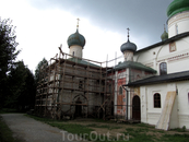 Кирилло-Белозерский монастырь. Один из этих храмов - Кирилла Белозерского, еще один храм служил усыпальницей