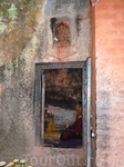     ШЕКХА НАРАЯН:



Живописный  храм  Шекха Нараян стоит на небольшой возвышенности
за  нависающей   скалой.   Расположенный   между   Чобхаром   и
Дакшинкали ...