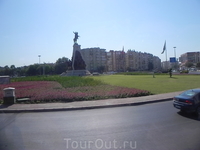 Один из множества памятников Ататюрку-Анталия