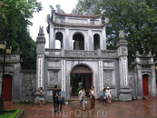 Ван Мьеу - вьетнамский Храм литературы, который посвящен Конфуцию и его последователям