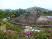 макетик вулкана - самой главной островной достопримечательности