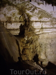 в пещере &quotМраморная, которая расположена в горном массиве Чатыр-Дага, а свое название она получила благодаря тому, что заложена в породах мраморовидного известняка. Она входит в пятерку красивейши