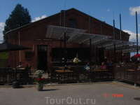 Вот оно,  наше теперь любимое кафе в Лаппеенранте Wanha Makasiini. У ресторана есть сайт на русском http://www.ravintolawanhamakasiini.fi/ru/home
Здесь ...