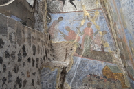 В Успенском храме находится изображение царя Георгия III и царицы Тамары, выполненные мастером Георгием в 1180-е гг. Прекрасные фрески находятся также ...