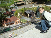 парк миниатюр (железную дорогу можно включить и поезд поедет)