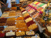 Обилие сладостей на рынке Бокерия