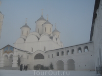  Спасский собор и галерея-переход к древненастоятельским кельям.