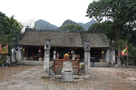 Один из двух храмов. Центральный вход.