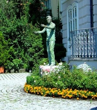 Памятник Герберту Караяну