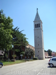 Поездка в Новиград. Приходская церковь Святого Пелагия трёхнефная с звоннницей. Вид самой колокольни.