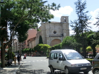 Направляясь к Calle Mayor, я пересекла площадь Санто Доминго, возле которой находится церковь San Ginés. Площадь Санто Доминго раньше находилась за пределами ...