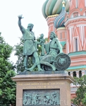 Памятник Минину и Пожарскому перед собором