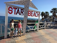 пляж Star Beach. Интересное местечко - провели там весь день и не заметили) Есть маленькая аква-зона для детишек) нам хватило одной горки для полного восторга ...