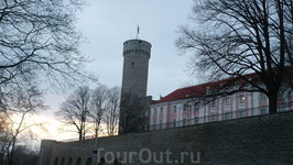 Эта башня является важнейшим национальным символом, так как на ней традиционно водружается флаг государства, правящего на территории Эстонии.
Каждый день ...