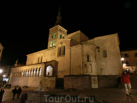 Iglesia de San Martín nocturna.