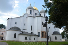 Новгород Великий, Софийский собор. Если верить новгородским экскурсоводам - первый храм в России с золоченым куполом