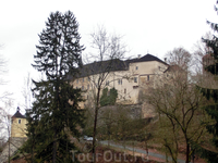 Замок Чешский Штернберг был основан в 1240 году Здеславом из рода Дивишовцев, позднее получивших фамилию Штернберг (&quotШтерн&quot - звезда по-немецки, а Дивишовцы имели на гербе звезду, &quotберг&qu