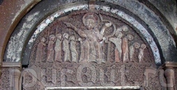 Монастырь Ованаванк. Барельеф с изображением сидящего на троне Христа и "мудрых и неразумных дев".