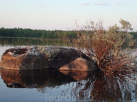 Камень в озере.